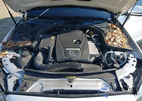 2017 Mercedes-Benz C 300 Sport z USA, uszkodzony, nr VIN 55SWF4JB4HU206692